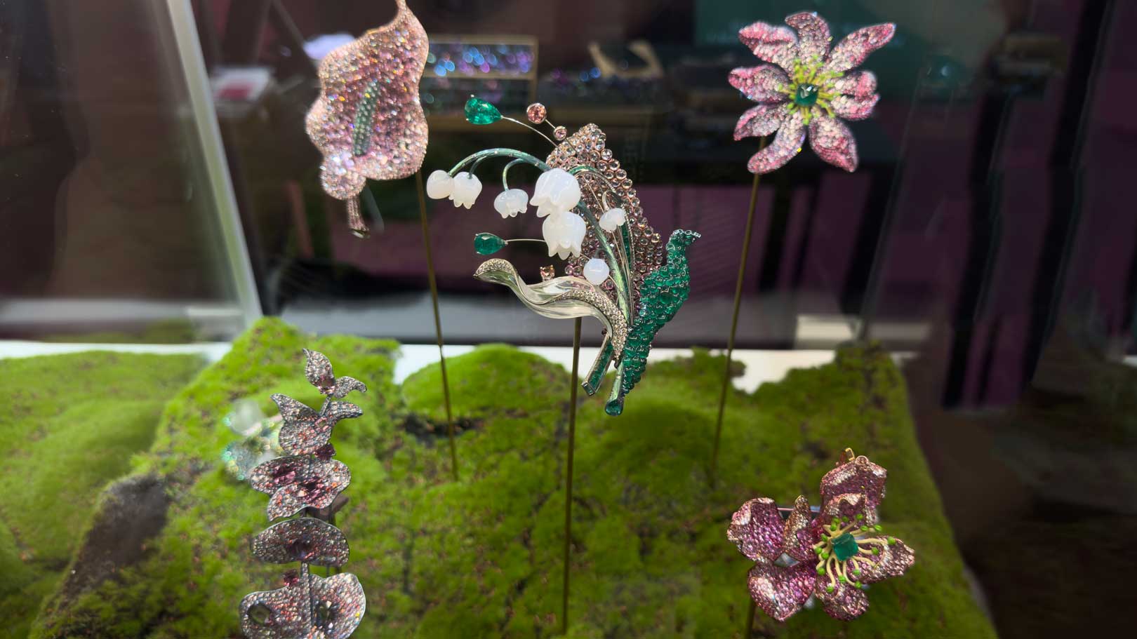 Schmuck Blumenwiese aus Titan und Edelsteinen