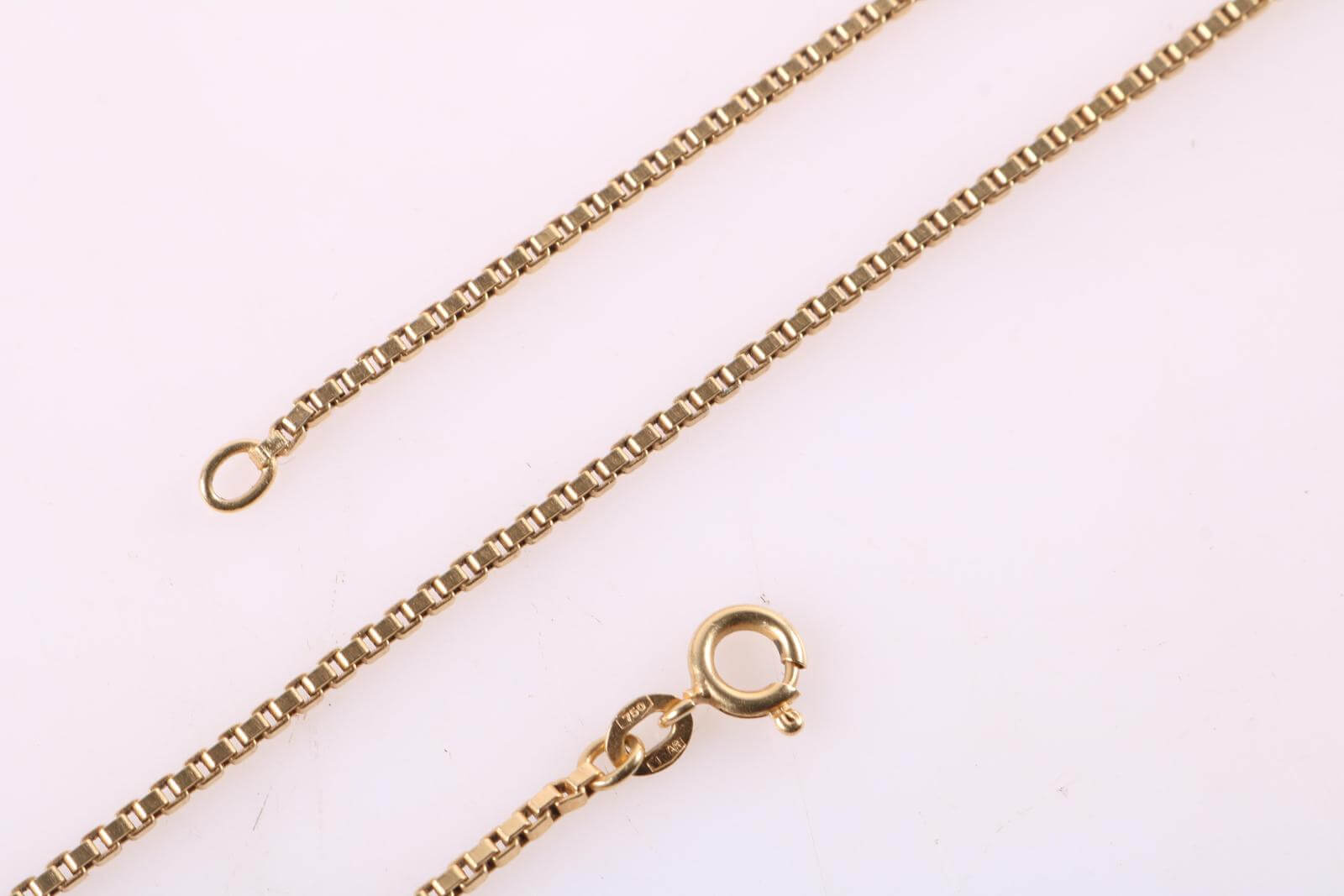 Italienische Halskette aus Gold mit Feingehalts- und Herstellerstempel auf einem Plättchen unterhalb des Verschlusses