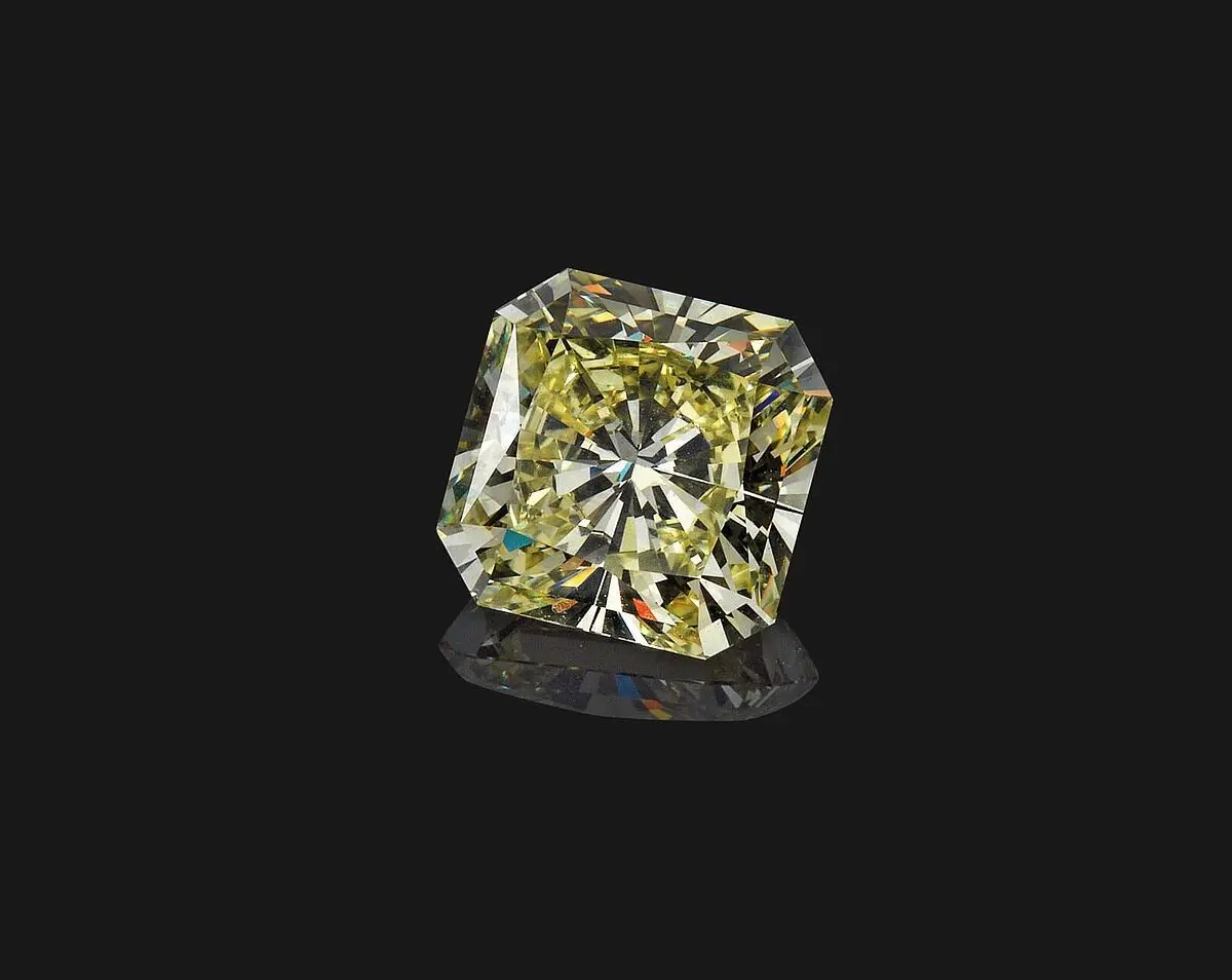 Gelber natürlicher Diamant, Farbe Fancy Yellow