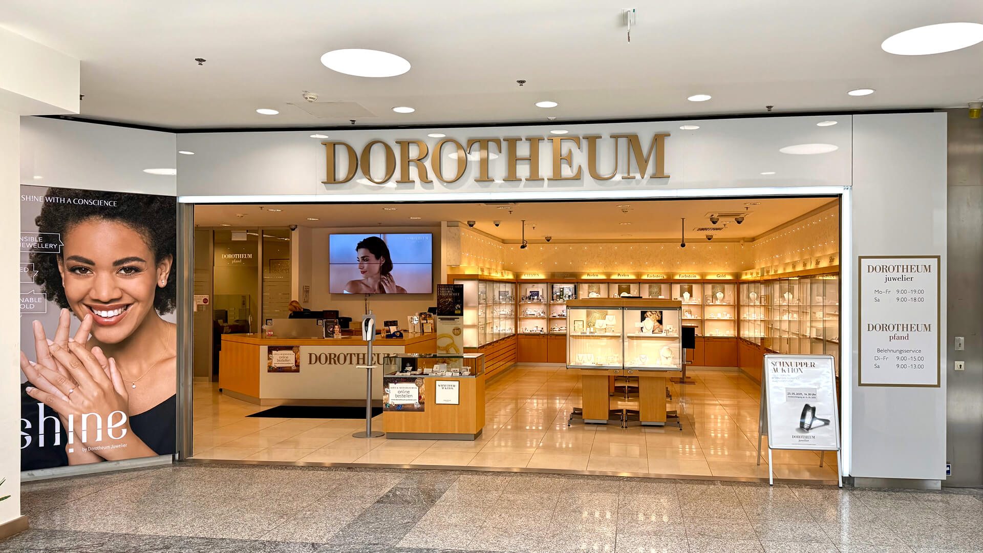 Die Pfandleihe 1210 Wien im Shopping Center Nord von außen.