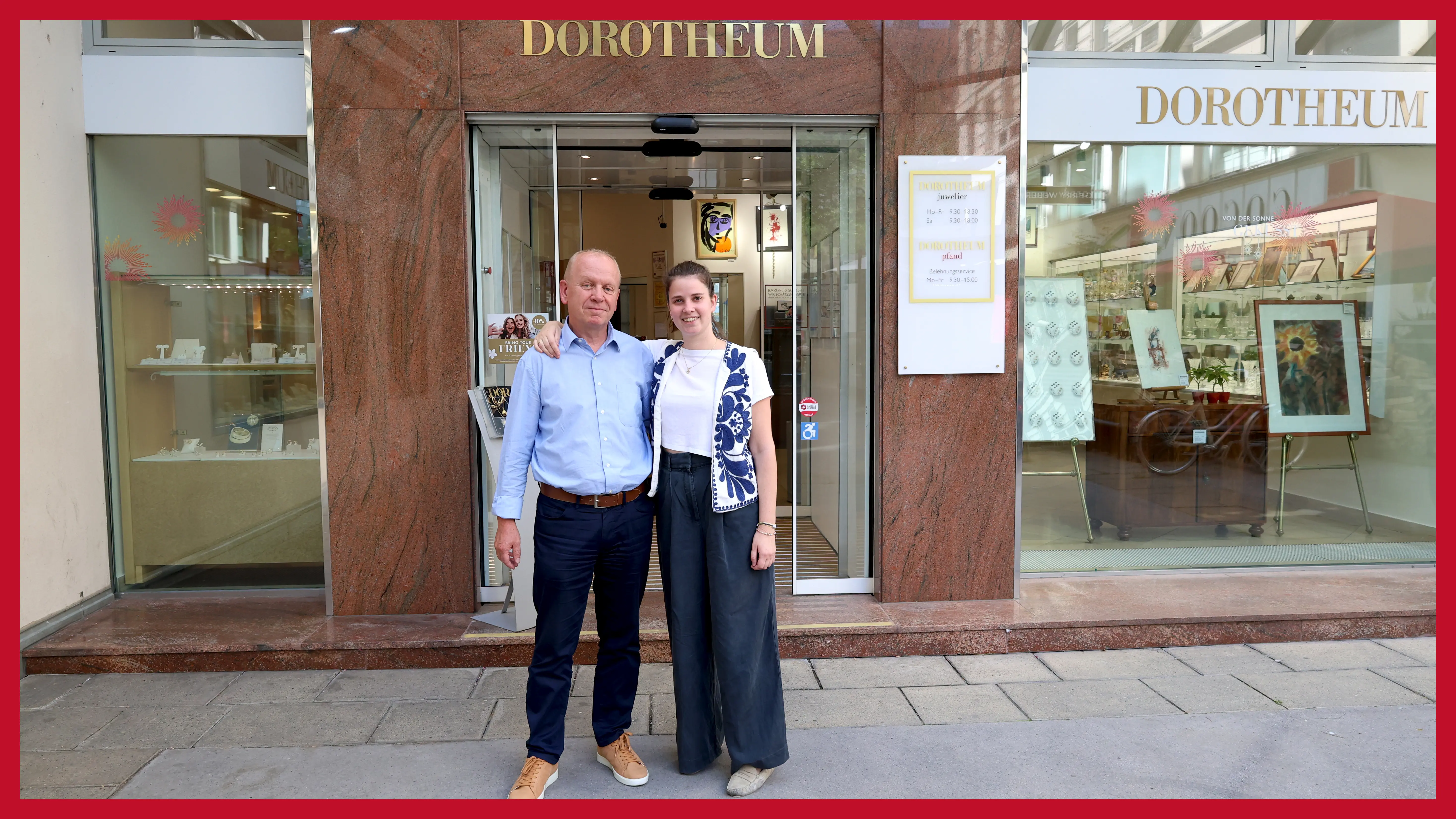 zwei-personen-stehen-vor-der-filiale-an-einem-sommer-abend