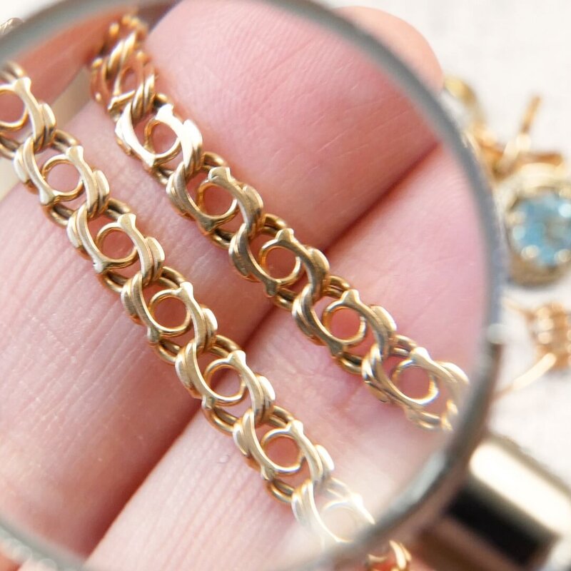 Schmuck aus Gold erkennen