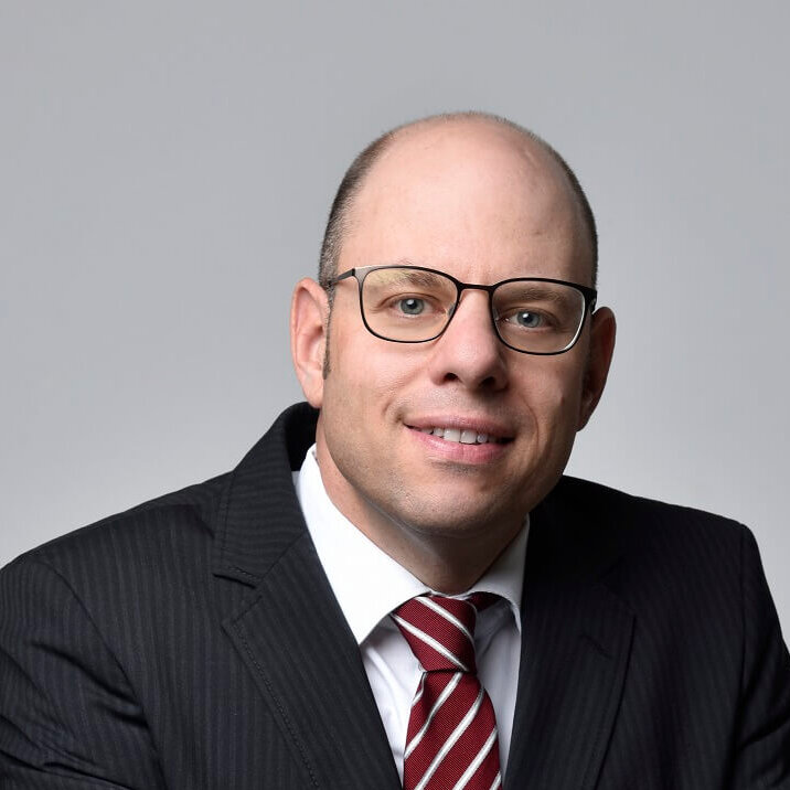 Dorian Eckmann, Leiter im Dorotheum Juwelenlabor