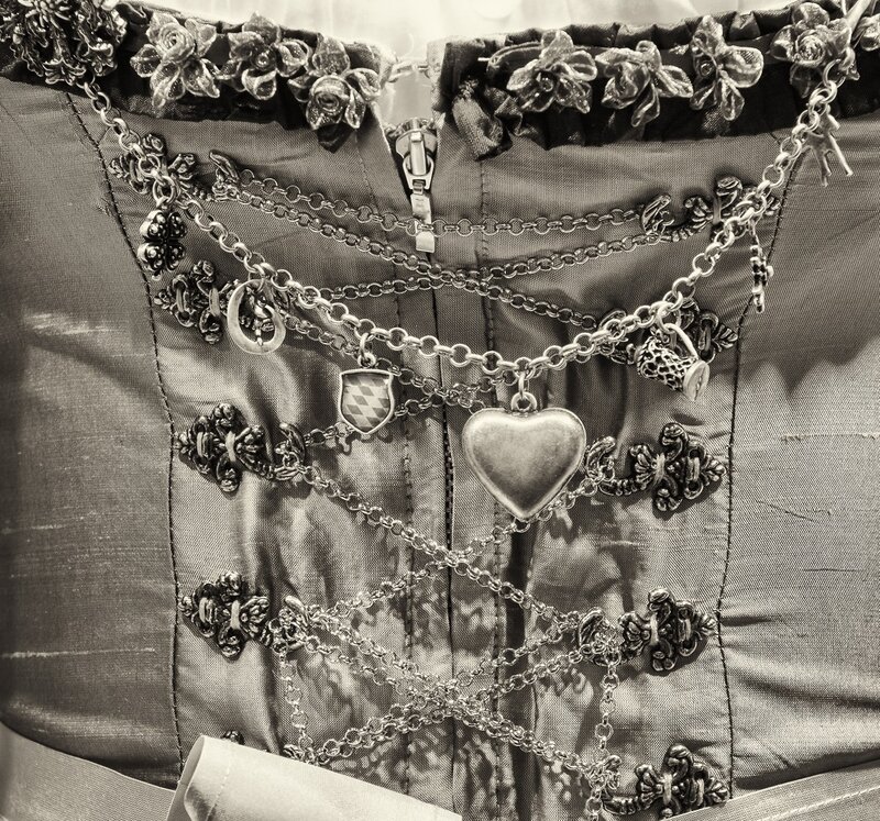 Trachtenschmuck und Accessoires im Dorotheum Graz