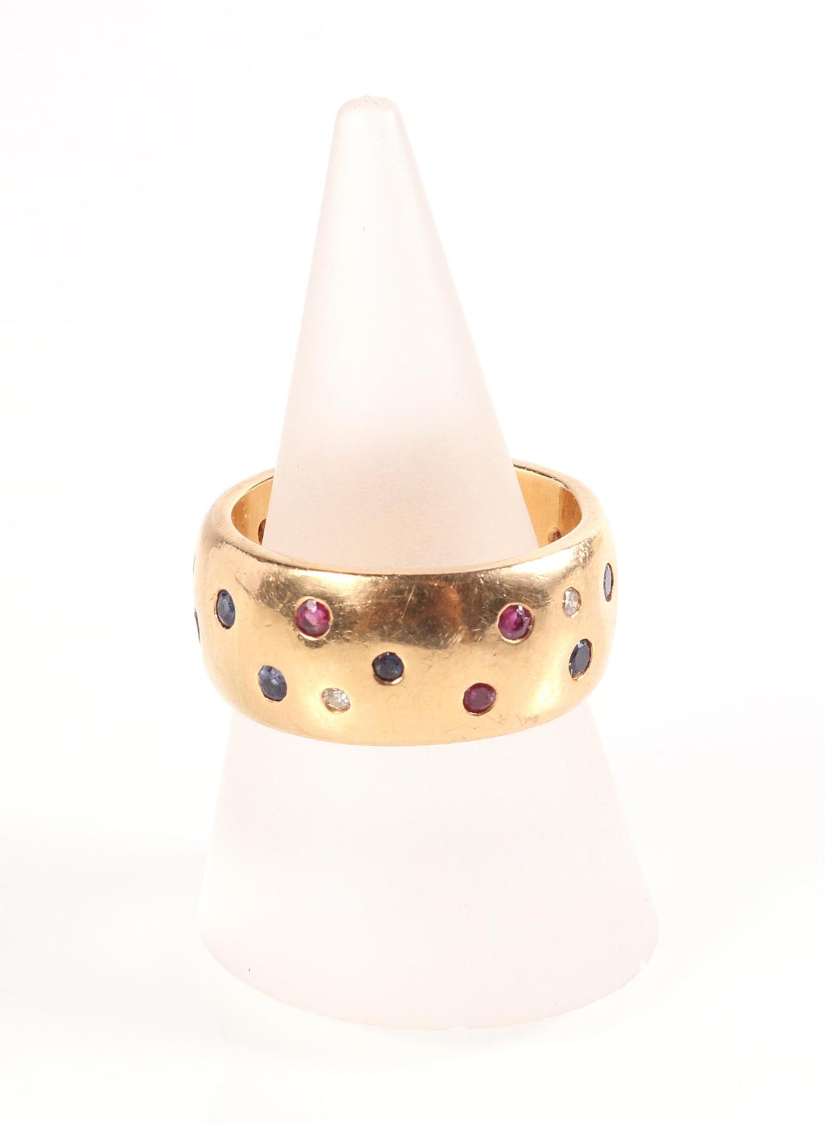 Eheringe umarbeiten mit bunten Farbsteine und verwischter Fassung