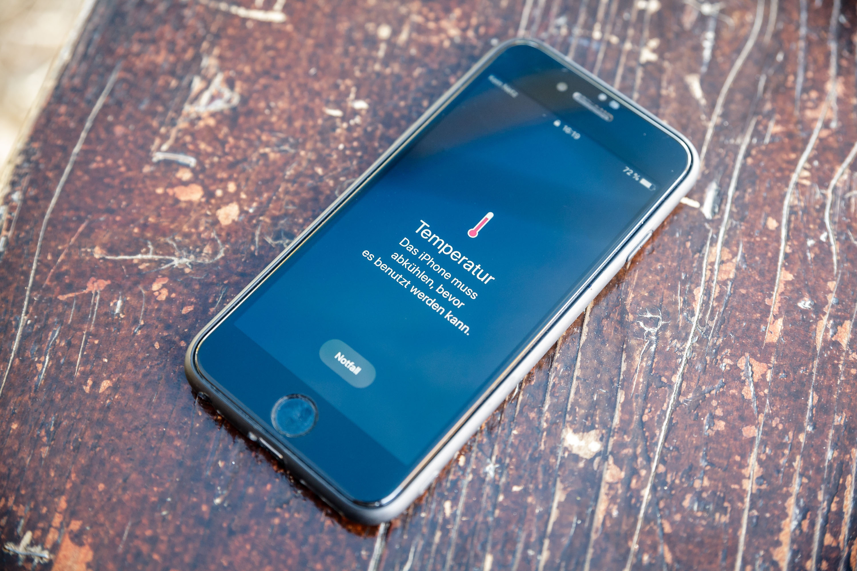 Smartphone während der Hitzewelle