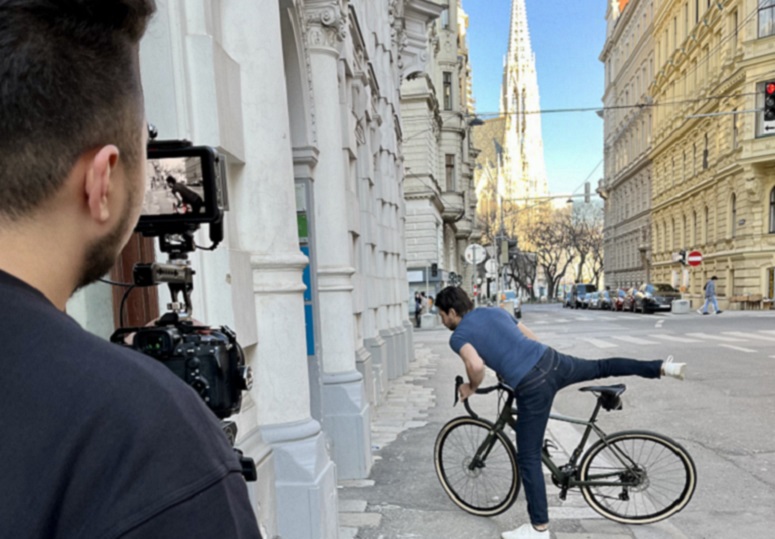 Dorotheum Pfand Reel Schauspieler mit Fahrrad