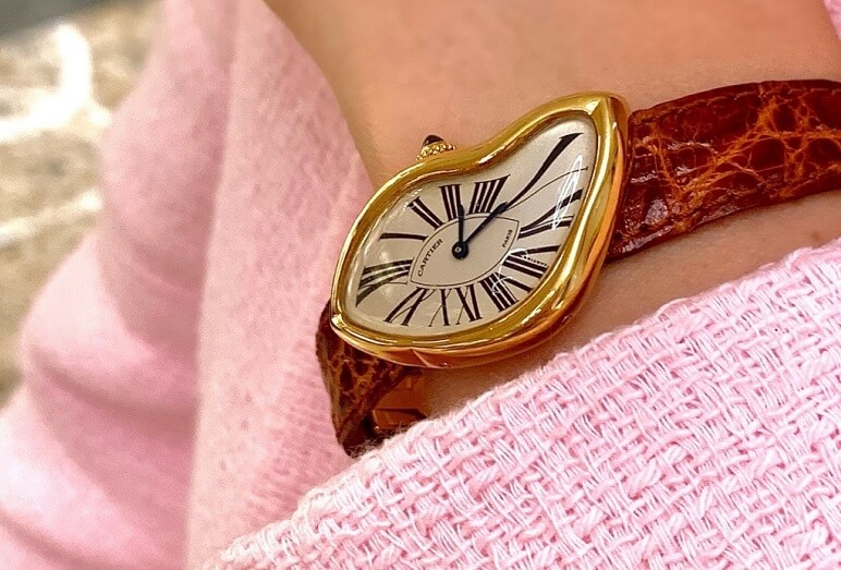 Cartier Crash am Handgelenk eines Models