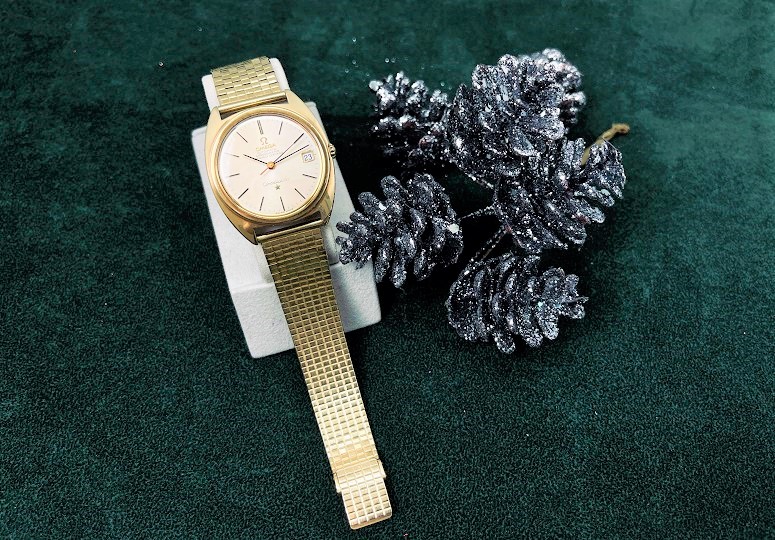 Gelbgoldene Uhr mit Wert