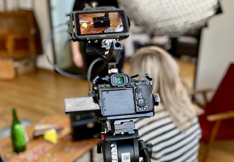 Dorotheum Pfand Reel Schauspielerin mit Kamera