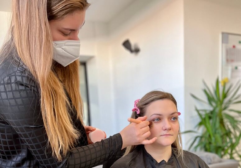 Dorotheum Pfand Reel Schauspielerin in der Maske