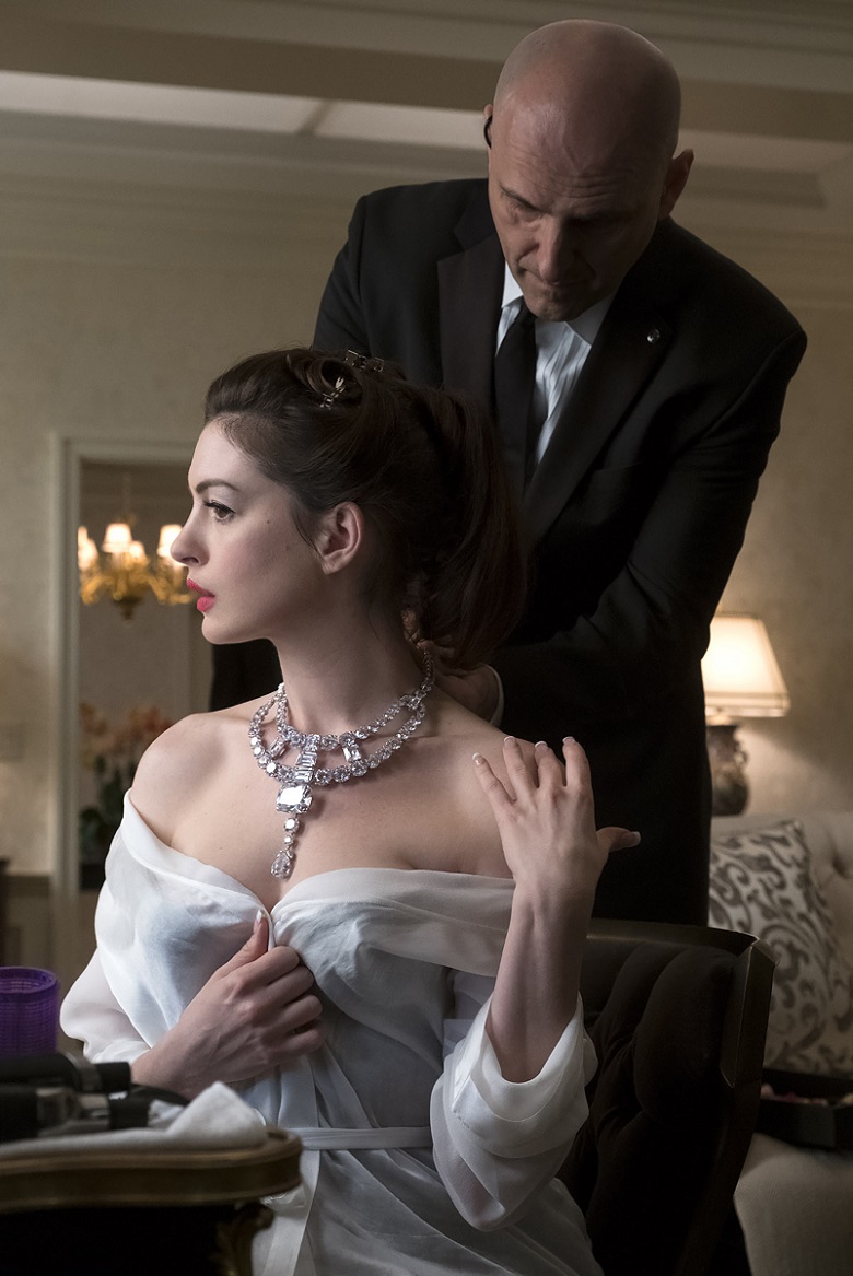 Anne Hathaway mit Toussaint-Collier im Film Ocean´s 8 © Cartier