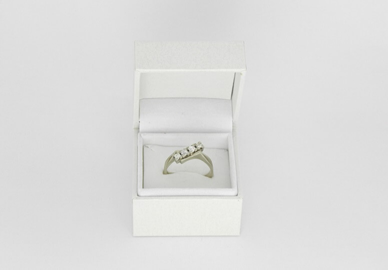 Weißgoldener Brillantring zur Verlobung