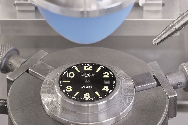 Mittels Tampon bedrucktes Zifferblatt © Glashütte Original