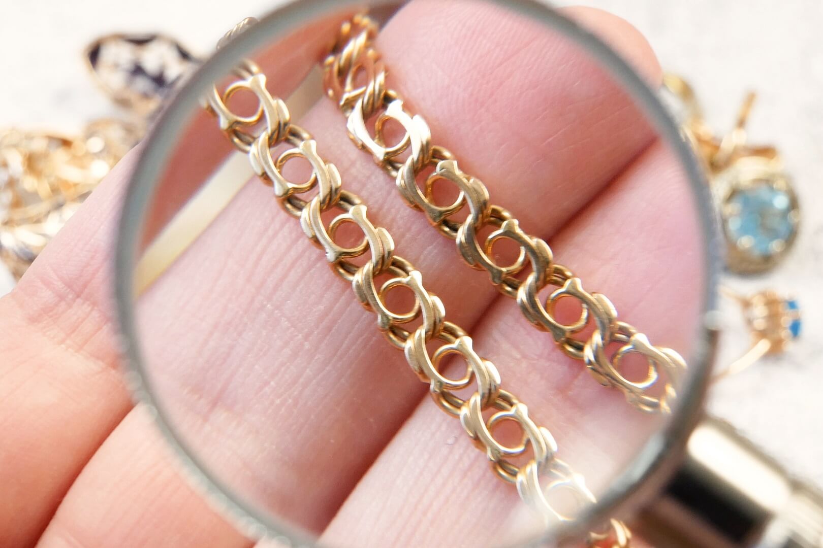 Schmuck aus Gold erkennen